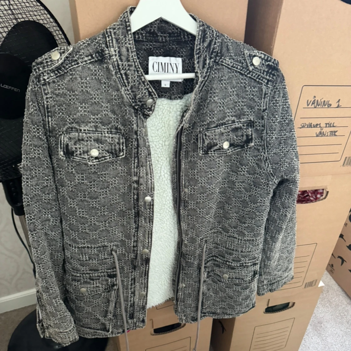 Grå mönstrad jacka från Cimin