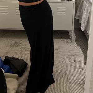 Långkjol - Fint skick! För lång på mig som är 159 cm