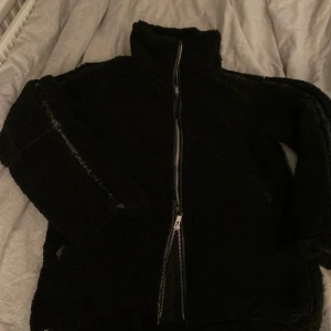 Virala HM pilejackan - Storlek xs Prislapp kvar! Aldrig använd!