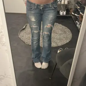 ass snygga lågmidjade jeans från nudie som knappt går o få tag på dem är sydda där bak för dom sprack o lappade men inget som syns.✨💞