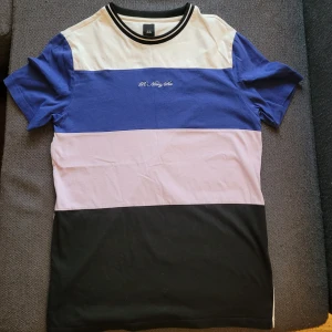 Tshirt  - Använt fint skick. 