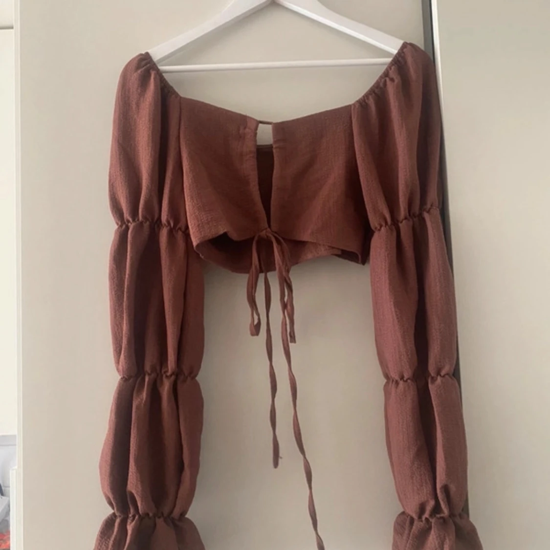 Brun tvådelad set med topp och kjol - 90