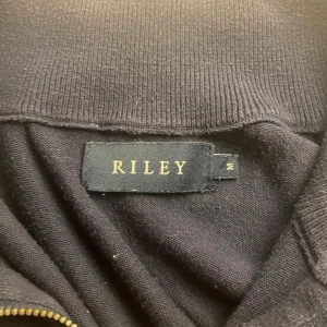 Riley half zip tröja  - Tunn half zip tröja 100 bomull i storlek m men passar som en s också.