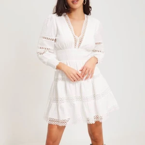 By Malina Inez Klänning - Säljer mig By Malina klänning som jag endast använt en gång. Ordinarie pris: 2599kr💗