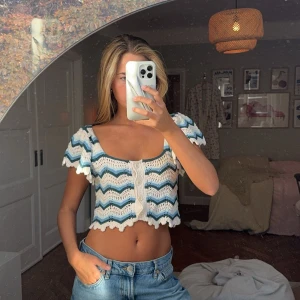 Sååå fin topp - Säljer denna stickade topp den är såå fin🌸🌸🌸🎀🌸