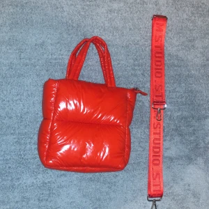 Så Snygg RÖD😍 väska  - Från: H&M  