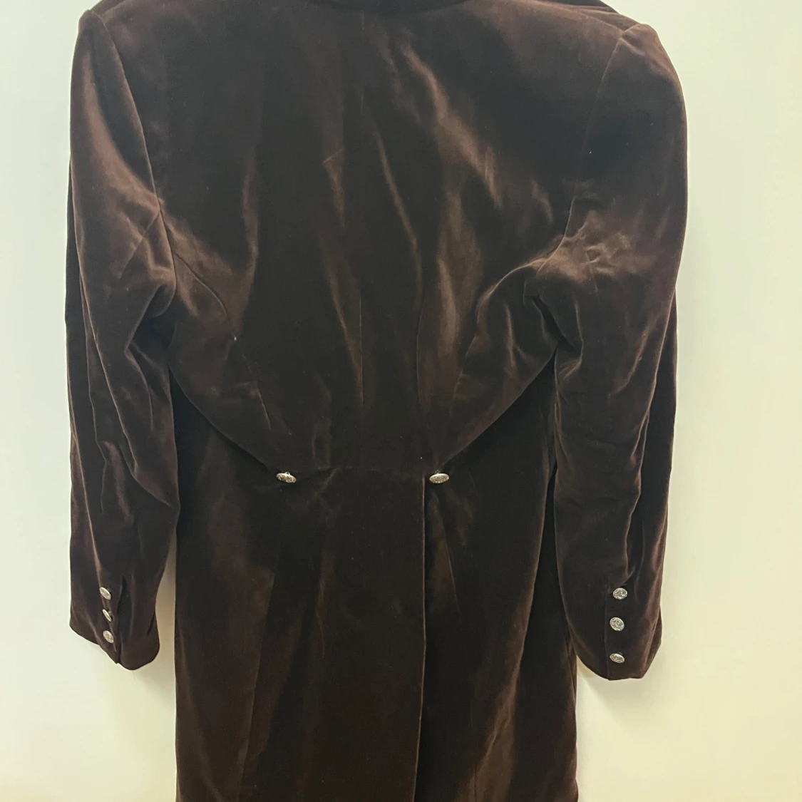 Brun sammetskavaj från Newhouse - 91