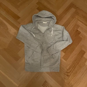 Zip hoodie  - Zip hoodien i grymt skick! Kom gärna med frågor🤗