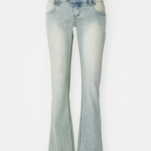 Jaded London Lågmidjade jeans - Lågmidjade jeans från jaded London som är oanvända. Säljer + frakten. Hör av er vid fler frågor💗