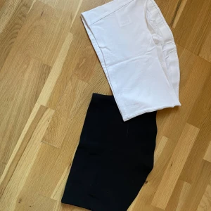 tuptop  - två stycken tuptoppar svart och vit. den svarta är använd 2 gånger men den vita är aldrig använd.