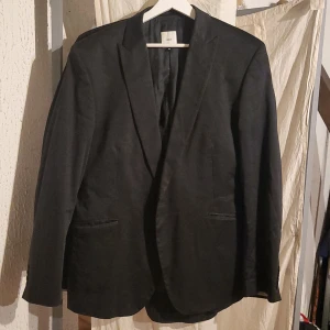 Kavaj "bläck" strl 56 -    använt 2gr max . 