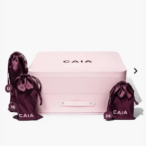 Caia julkalender  - Köpte caias julkalender men säljer då min kille redan hade köpt en till mig!!! Oöppnad och ligger kvar i kartongen, kontakta för fler bilder🩷