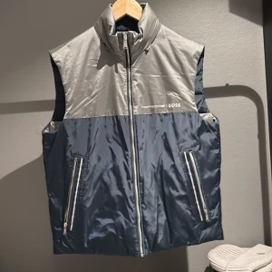 Hugo boss/ Porsche - Boss/ Porsche väst Skick 10/10 Använd 5 Gånger MAX 
