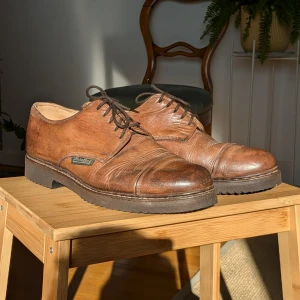 Paraboot Shoes - Vintage Paraboot skor. Sulan byttes nyligen (för Vibram sulor) och inre delen fick ett nytt lager skin.