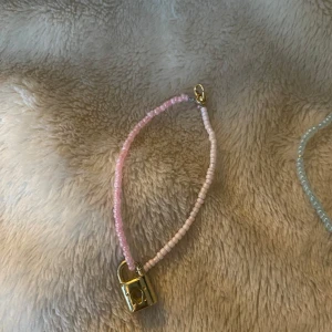 Säljer dem i KIT!Säljer dem här fina bästis arm banden strl S🎀🩵 - Strl S