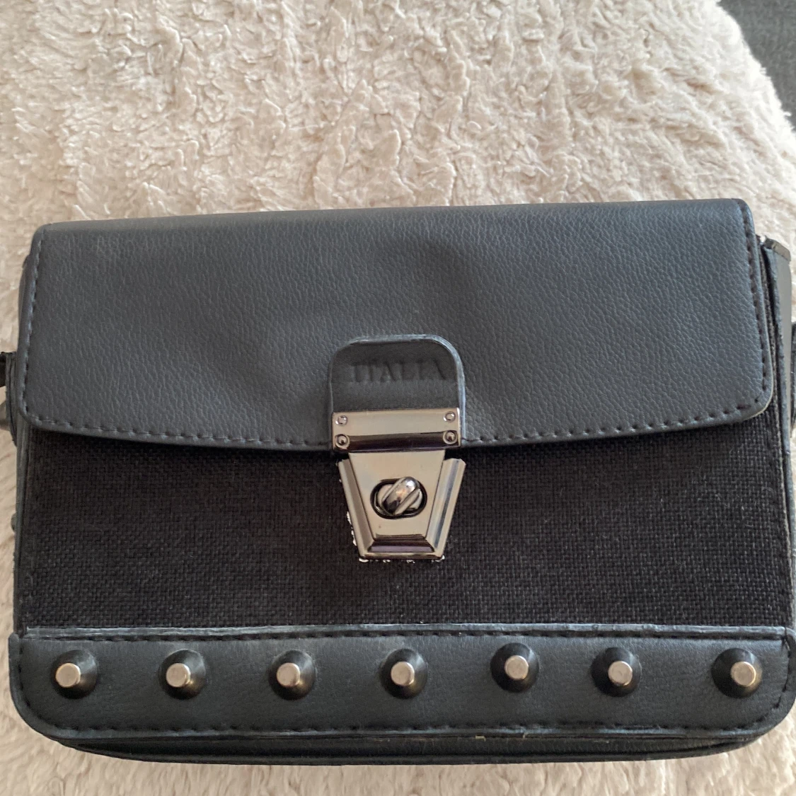 Snygg svart handväska  - 90