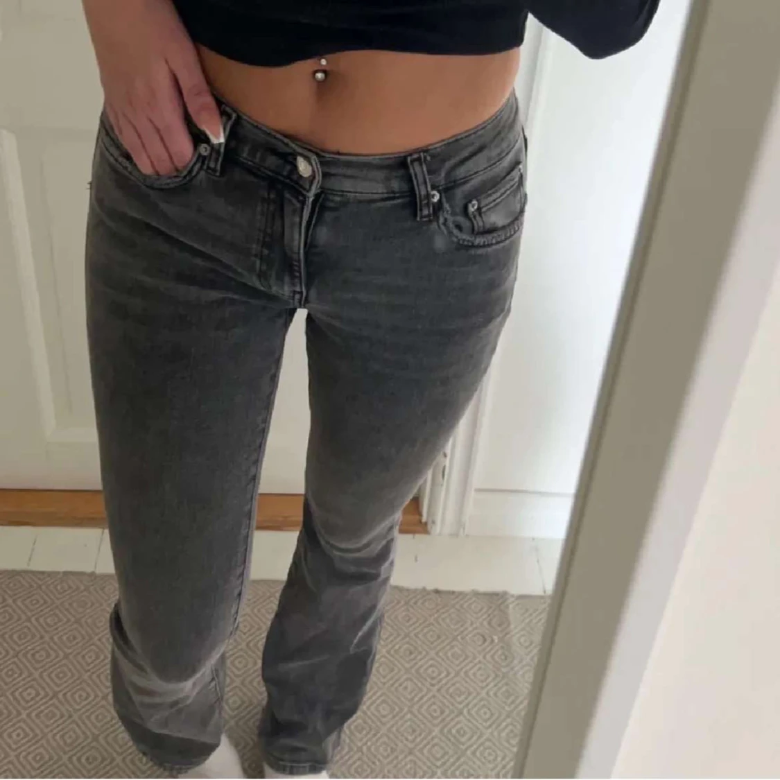 Grå jeans med bootcut