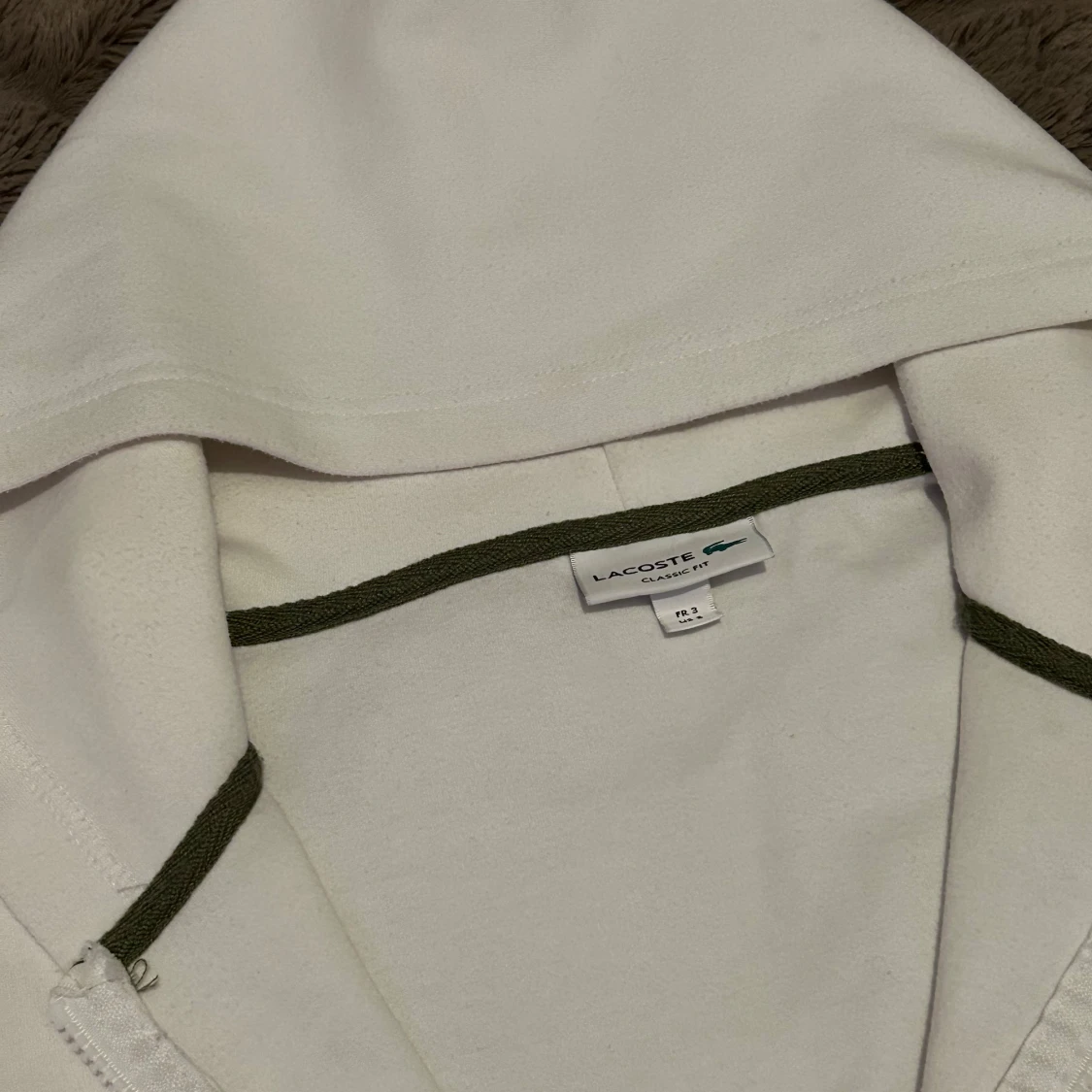 Vit huvtröja från Lacoste - 2