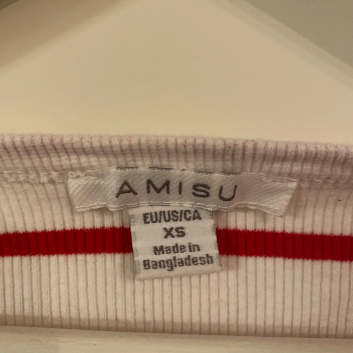 Vit och röd randig topp från Amisu - 1