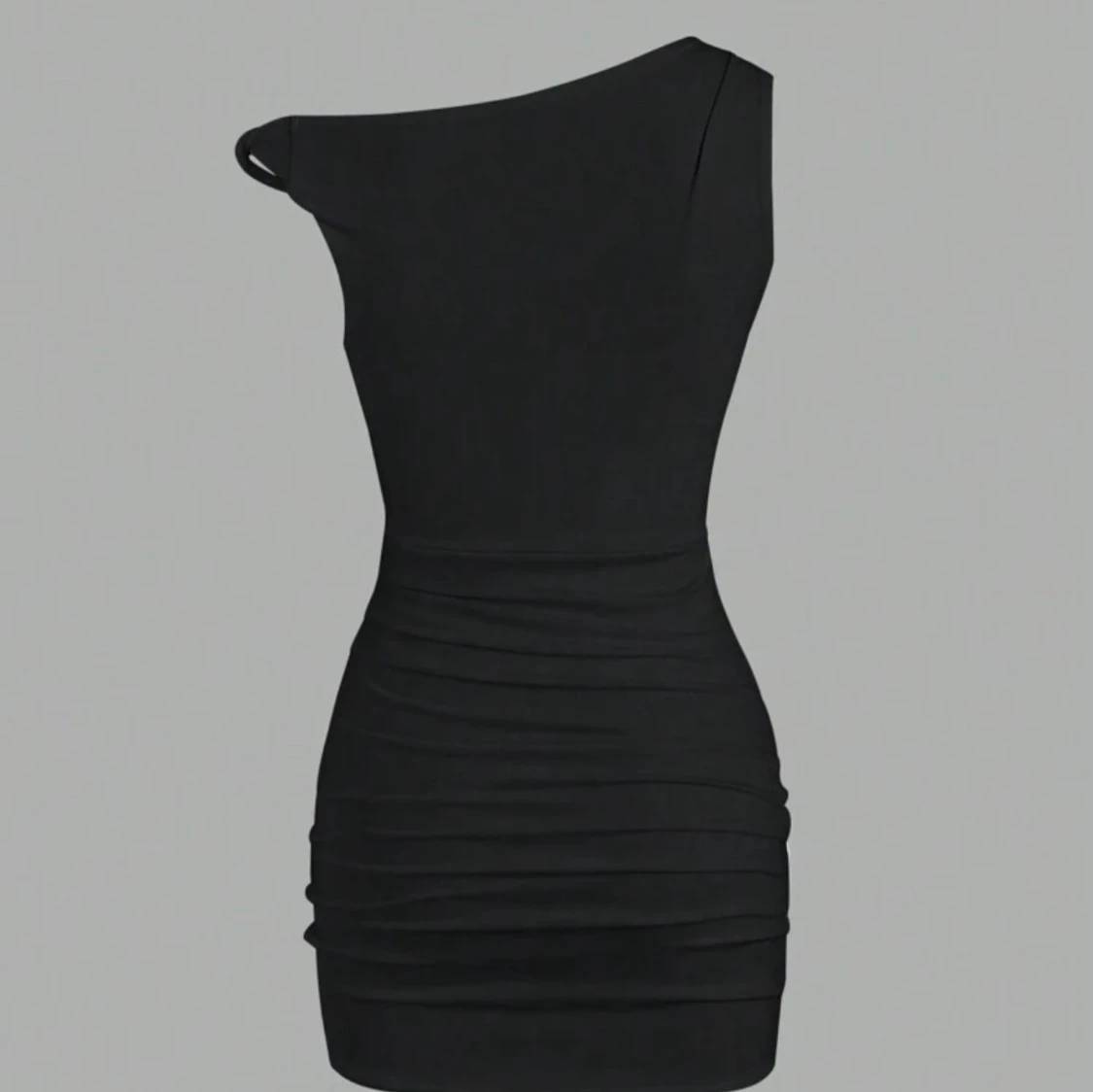 Svart oneshoulder klänning - 1