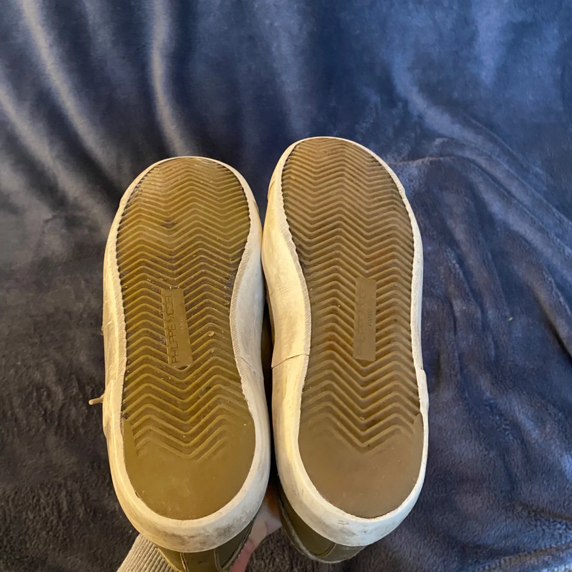 Olivgrön sneakers med snörning kvitto finns! - 2