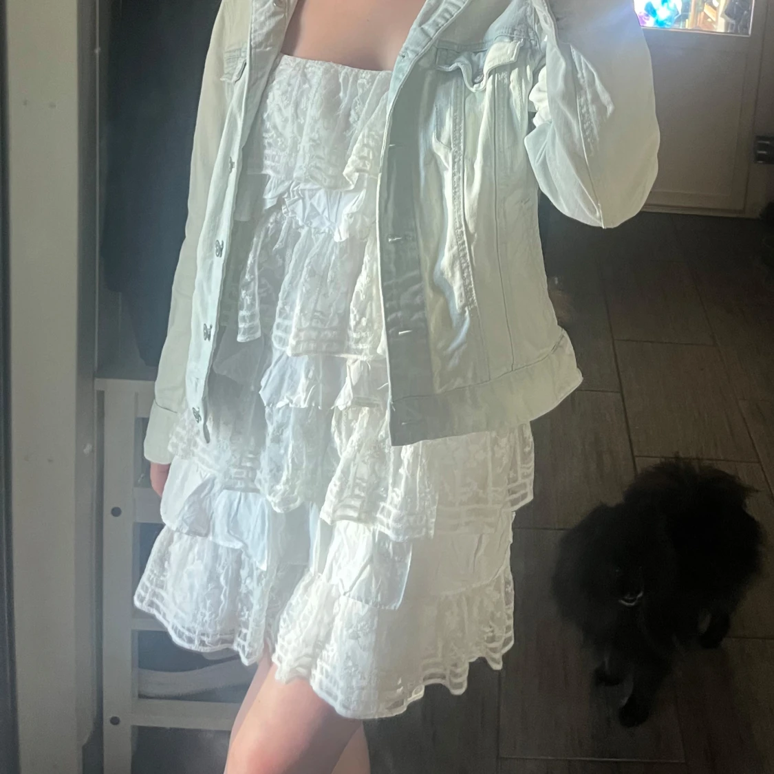 Vit klänning med volanger - 1