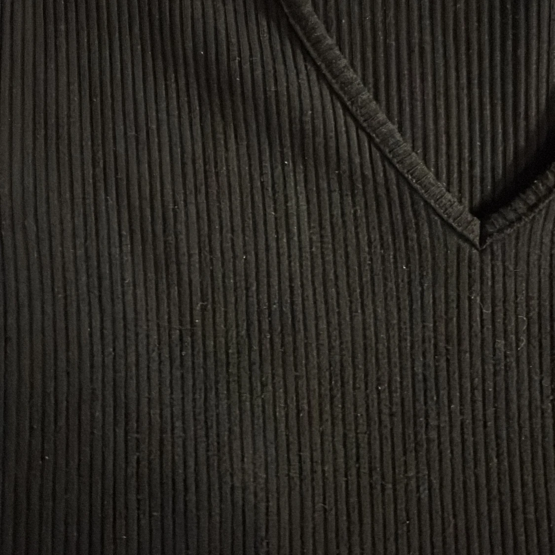 Svart ribbad topp  - 2