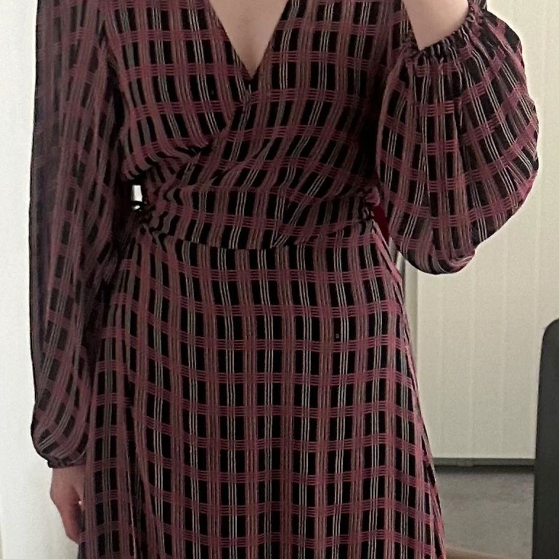 Rutig omlottklänning