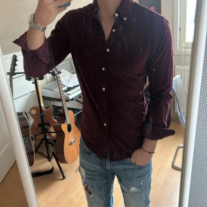 Ralph lauren skjorta - Säljer min Ralph Lauren skjorta i Manchester material. Storlek s bra skick samt slim fit.