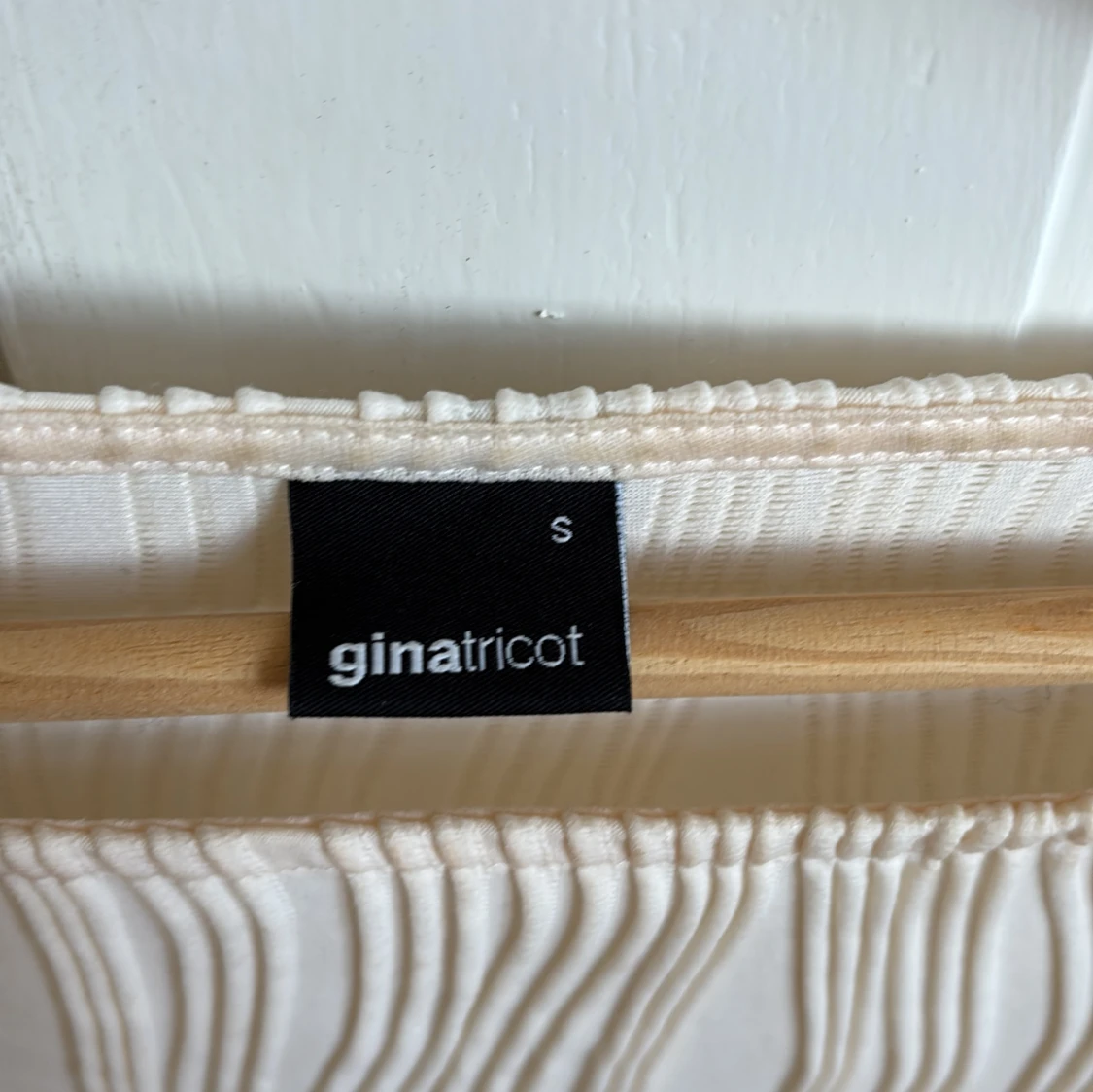 Beige långärmad topp från Gina Tricot - 2