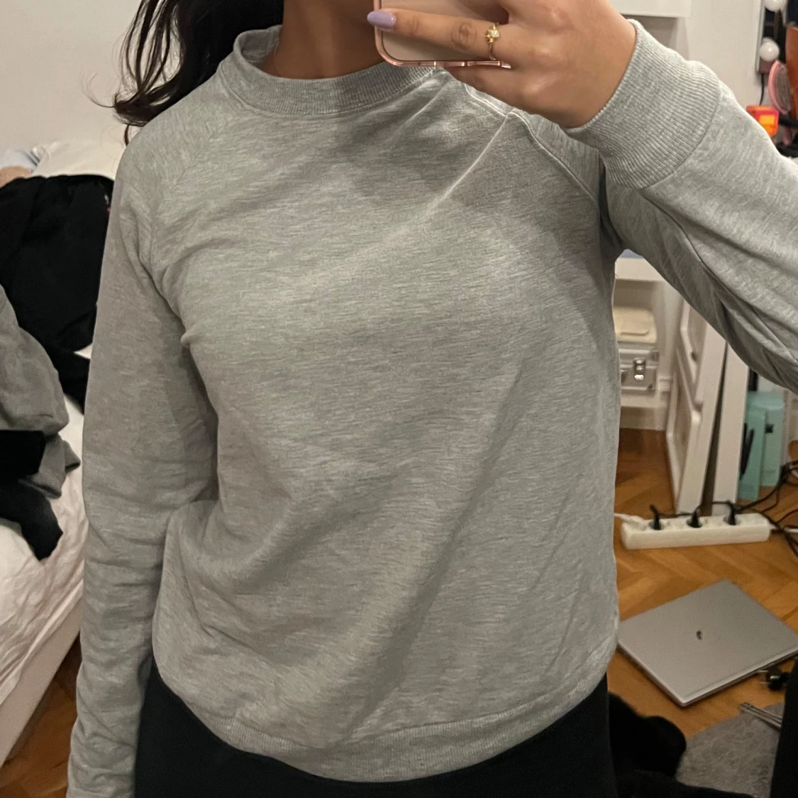 Grå sweatshirt