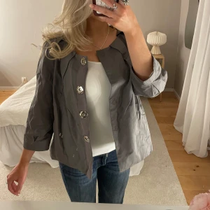 Trekvartsärmad jacka - Jätte fin jacka!