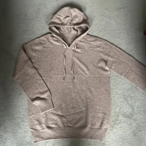 Merinoull Hoodie - En otroligt snygg beige hoodie i 100% Merinoull!🌟Storlek XS. Aldrig använd, bara testad! Hör av dig vid intresse eller minsta fundering!😊