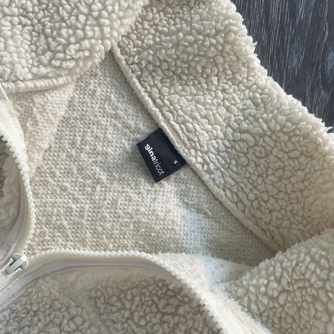 Krämvit teddyjacka från Ginatricot  - 1