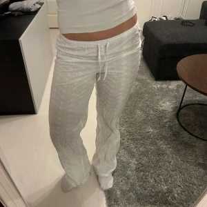 Vita linnebyxor  - Superfina linnebyxor från BikBok som ej använts då jag tycker dem sitter lite för tajt för min smak, så som nya 🤗