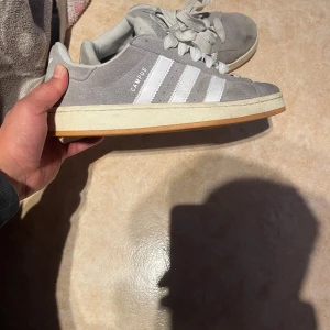  Adidas Campus skor - Säljer ett par fina adidas campus i bra skick