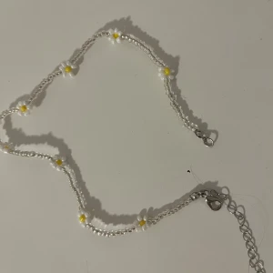 Halsband - Oanvänt halsband, köpt från shein. Det var inget för mig. Den är kortare än de flesta halsbanden. Kan säkert även användas som armband.
