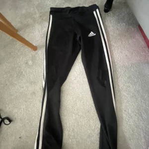 Adidas leggings - Fint skick