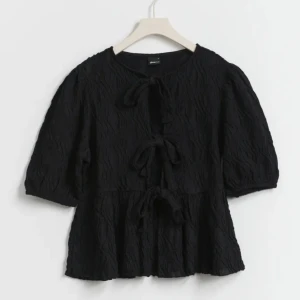 Svart knytblus  - Använd fåtal gånger! Nypris 330kr❤️