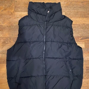 Puffer väst - En helt ny puffer väst från lager 157💋