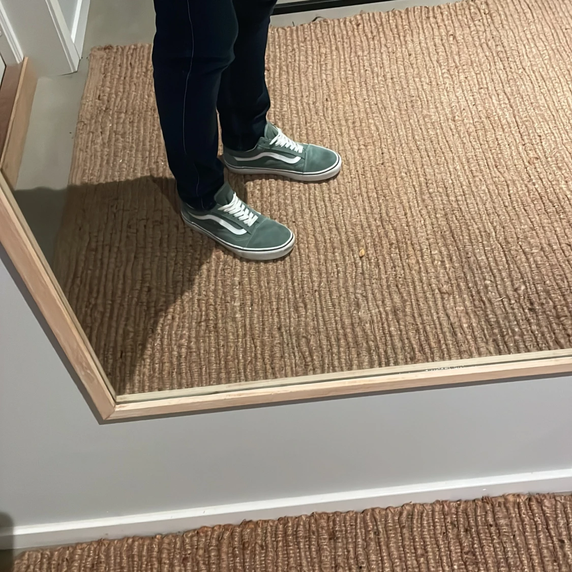 Ett par Vans old skool i färgen duck green storlek 42,5 - 92