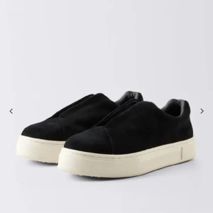 Eytys  - Säljer mina svarta eytys i storlek 40, skulle säga att de passar 41 garanterat också❤️rätt bra skick. Kom priv för fler bilder