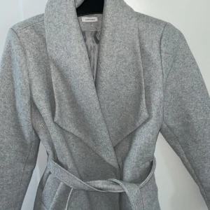 Grå kappa  - Grå kappa i storlek 38 