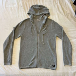 Stickad zipp hoodie  - Storlek S/M. 