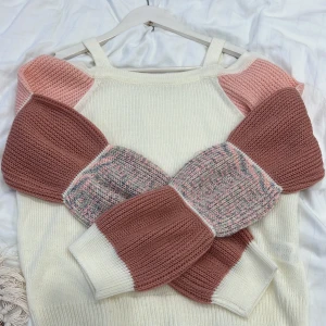 Jättefin tjock tröja  - Jätte härligt tjock tröja som är aldrig använd pågrund av att den var för stor på, köptes för 149 och priset kan diskuteras🩷