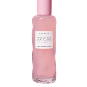 Glow recipe toner  - Säljer denna tonern för att jag aldrig använder den❤️ använt max 3 gånger! Kartongen finns kvar💞 kolla bild 3 för en liten färgning eller vad det är, tror det är för att den har stått länge🥰