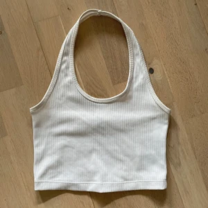Vit halter neck - Ribbat kort halterneck linne💓 Storlek S