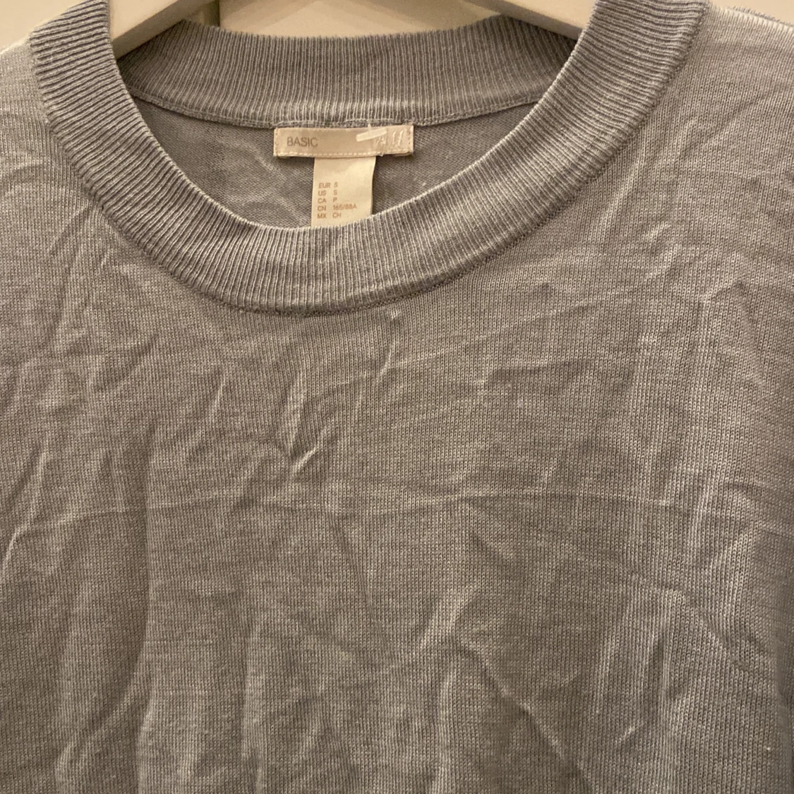 Ljusgrå tröja från Basic - 91