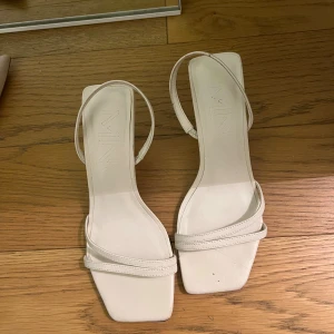 Klackar mango  - Sjukt snygga klackar från mango! Storlek 38🧡