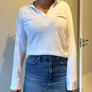 Långärmad tröja  - Jättefin vit långärmad tröja som tyvärr inte kommer till användning 